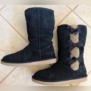 KOOLABURRA UGG CLASSIC
TALL VICTORIA WOMEN’s BLACK SUEDE BOOT LINED SIZE 9